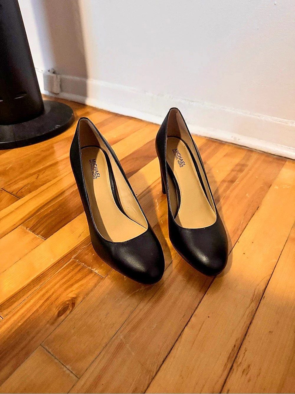 Like new Michael Kors Black Pointed Toe Heels